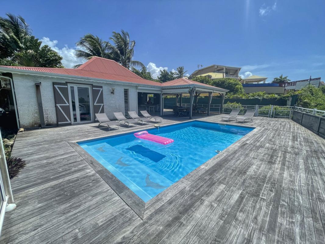 Location villa 7 personnes avec piscine au Gosier Guadeloupe_ensemble