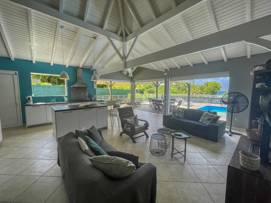 Location villa 7 personnes avec piscine au Gosier Guadeloupe_pièce à vivre