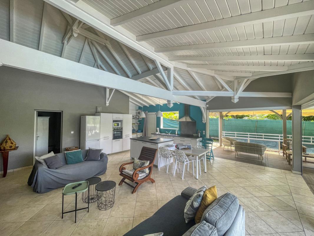 Location villa 7 personnes avec piscine au Gosier Guadeloupe_pièce à vivre