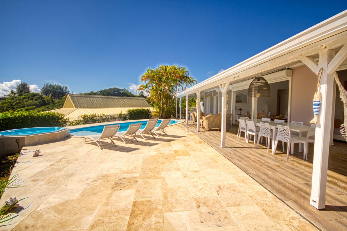 A louer villa Magar à Gosier en Guadeloupe villa 5 chambres pour 10 personnes avec piscine et vue mer