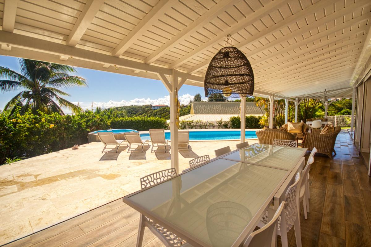 A louer villa Magar à Gosier en Guadeloupe villa 5 chambres pour 10 personnes avec piscine et vue mer