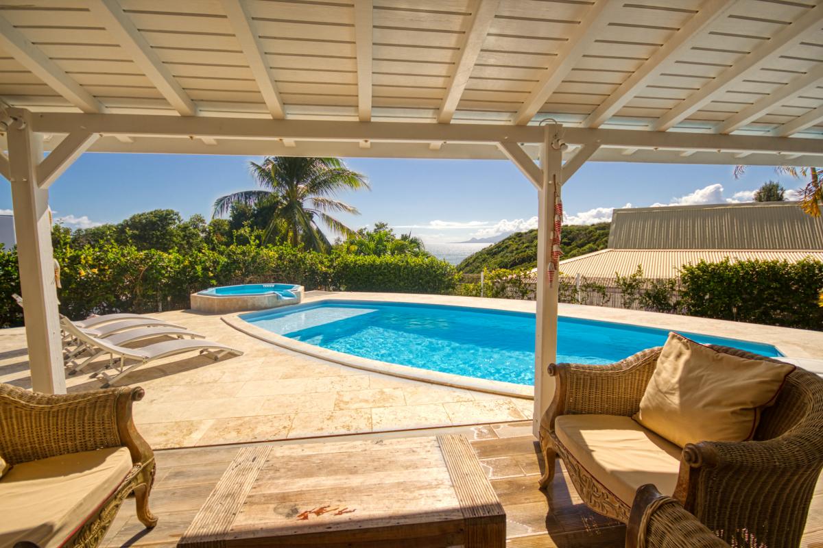 A louer villa Magar à Gosier en Guadeloupe villa 5 chambres pour 10 personnes avec piscine et vue mer