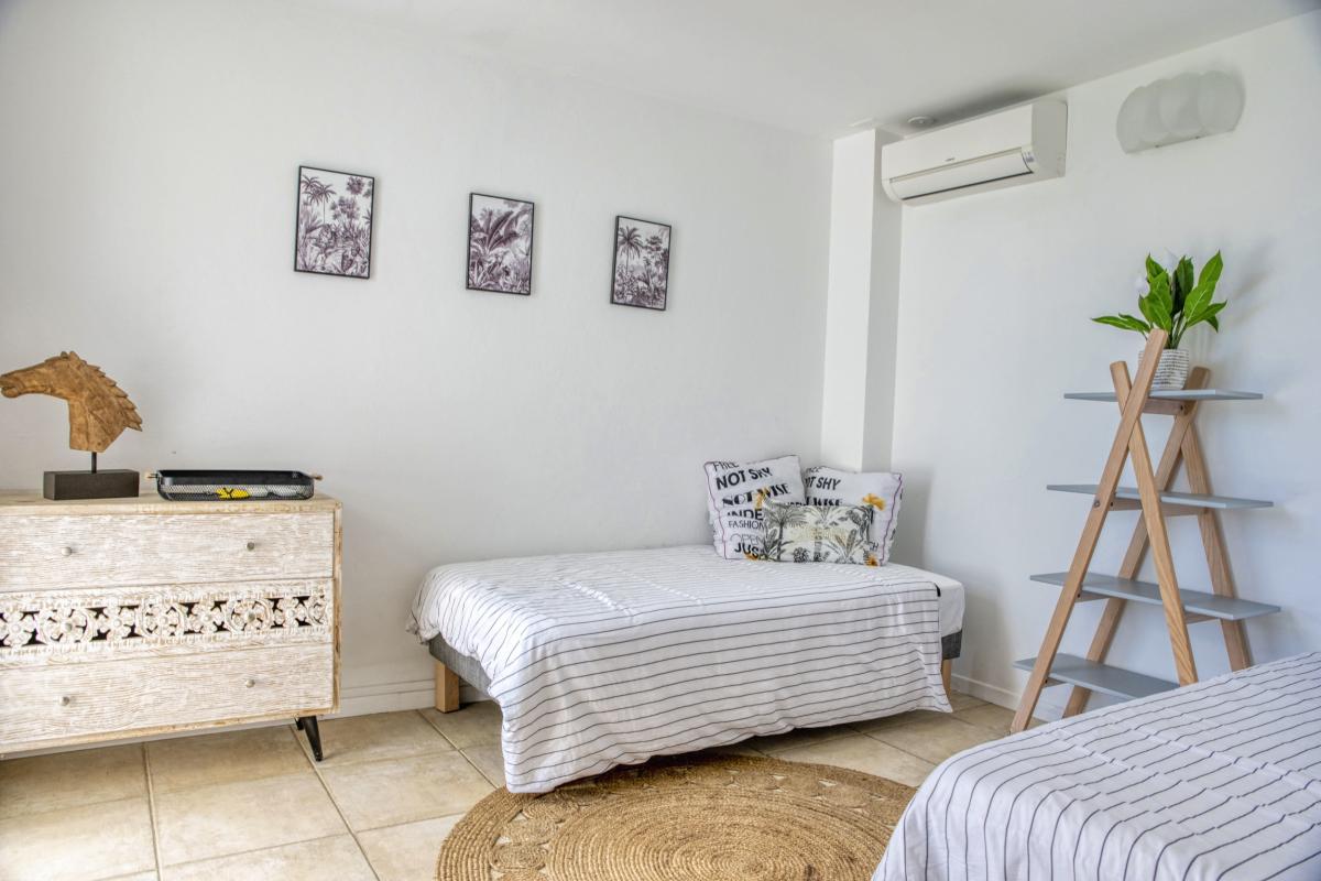 A louer villa 4 chambres au Gosier avec piscine et vue mer - chambre enfant
