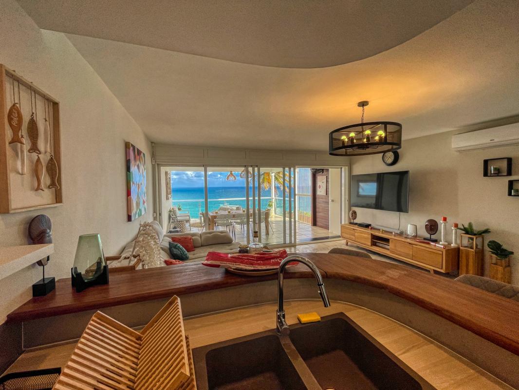 A louer villa 4 chambres au Gosier avec piscine et vue mer - salon