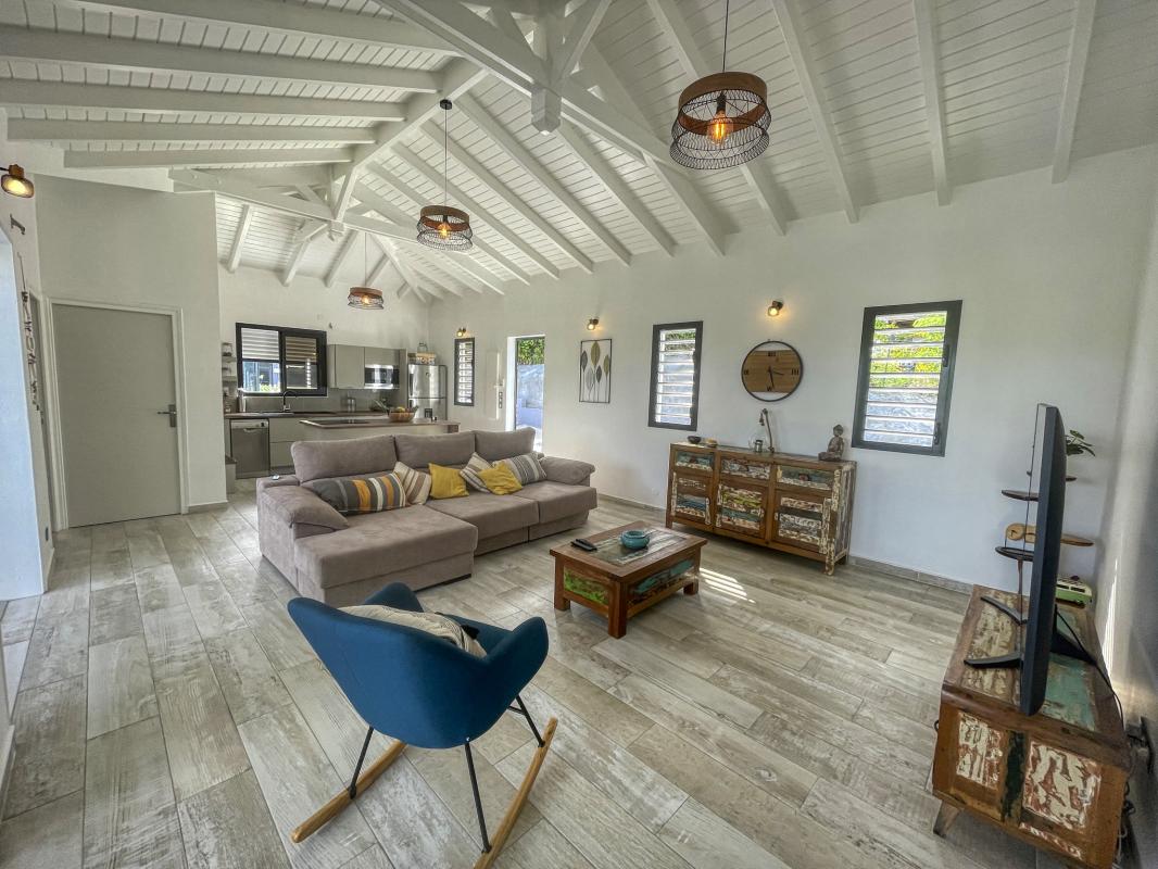 Location Villa avec piscine Gosier Guadeloupe-pièce à vivre