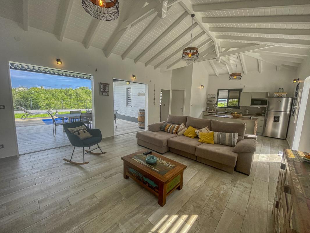 Location Villa avec piscine Gosier Guadeloupe-pièce à vivre
