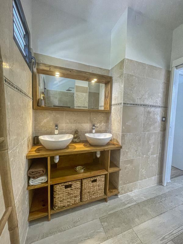 Location Villa avec piscine Gosier Guadeloupe-salle de douche