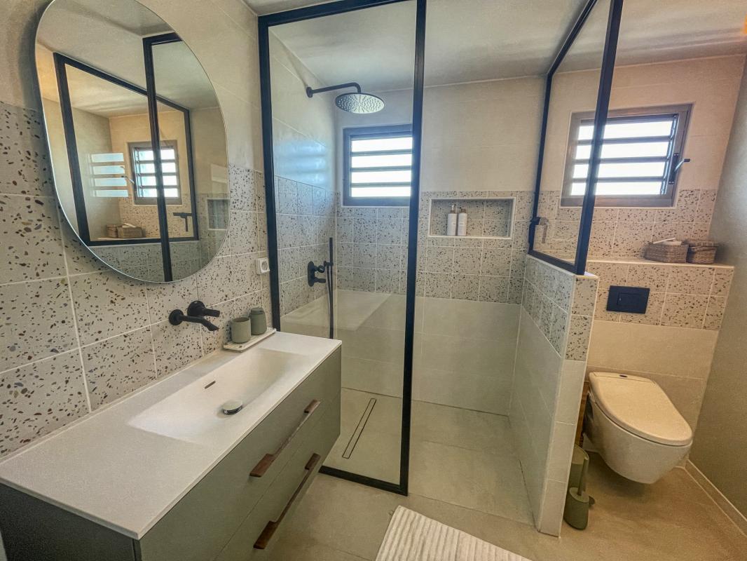 Location Villa Le Gosier Guadeloupe Salle de douche commune
