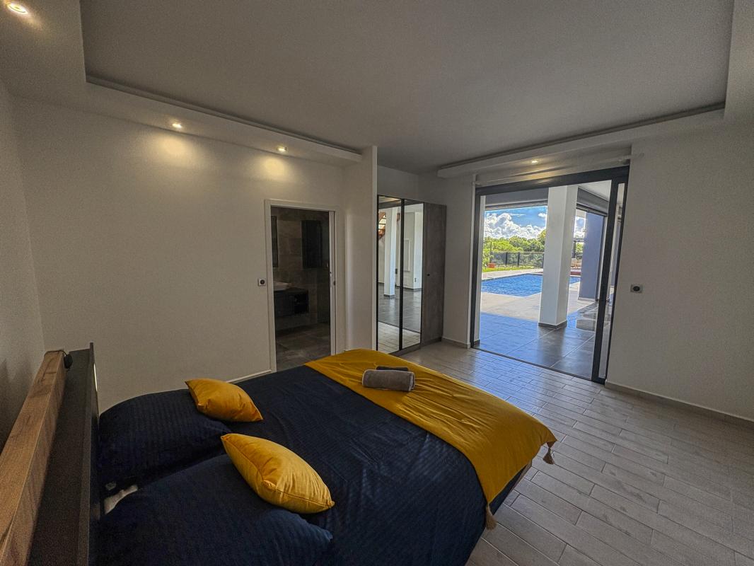 Location villa piscine Gosier Guadeloupe_Chambre 2