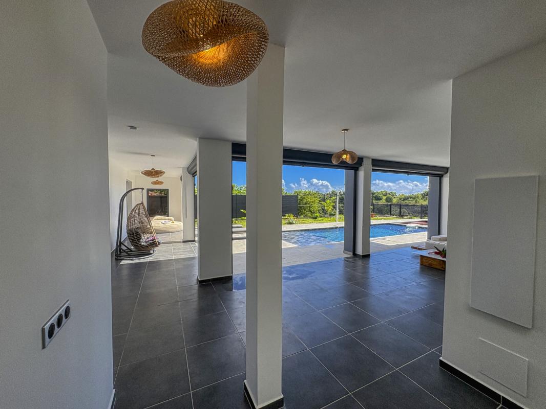 Location villa piscine Gosier Guadeloupe_Couloir