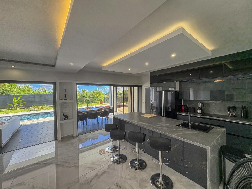 Location villa piscine Gosier Guadeloupe_Cuisine