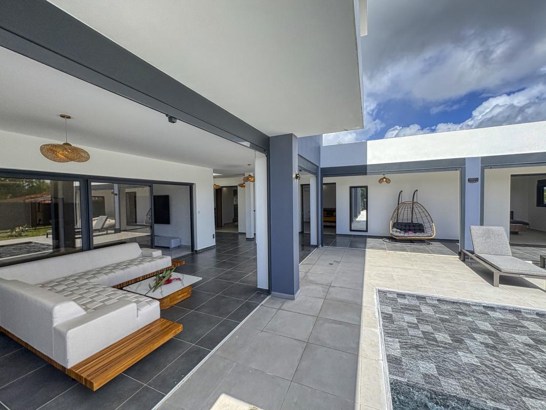 Location villa piscine Gosier Guadeloupe_Terrasse