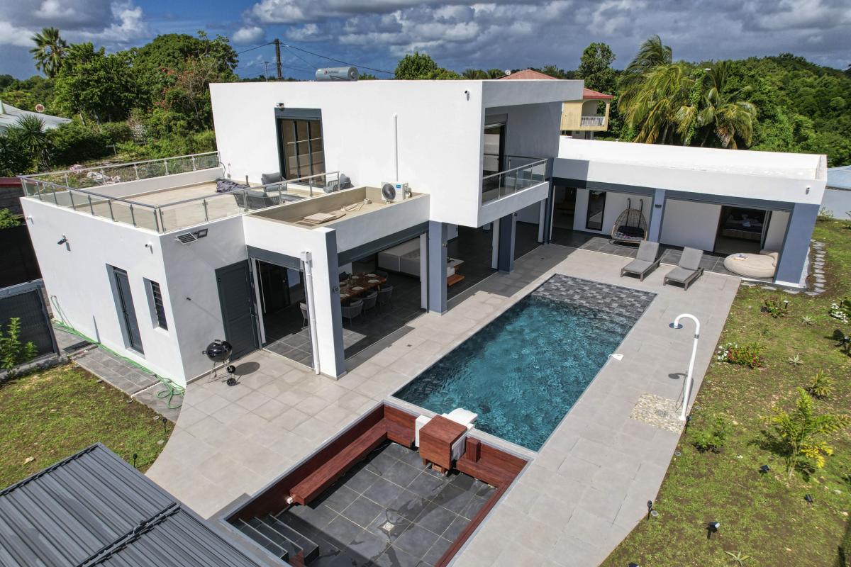 Location villa piscine Gosier Guadeloupe_vue ensemble