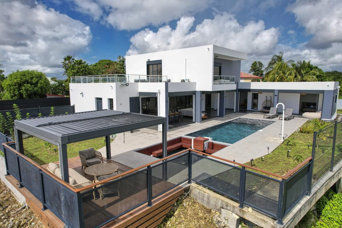 Location villa piscine Gosier Guadeloupe_vue ensemble