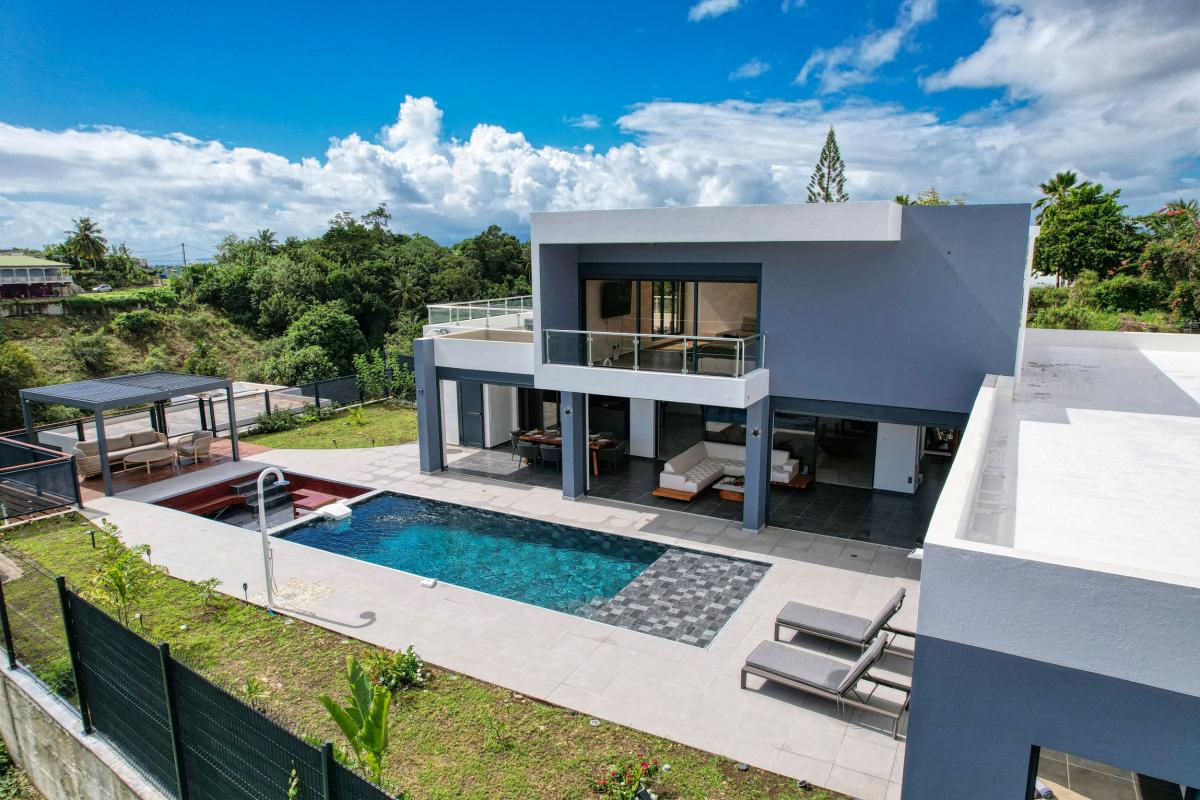 Location villa piscine Gosier Guadeloupe_vue ensemble