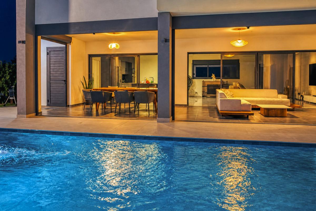 Location villa avec piscine Le Gosier Guadeloupe - Piscine de nuit