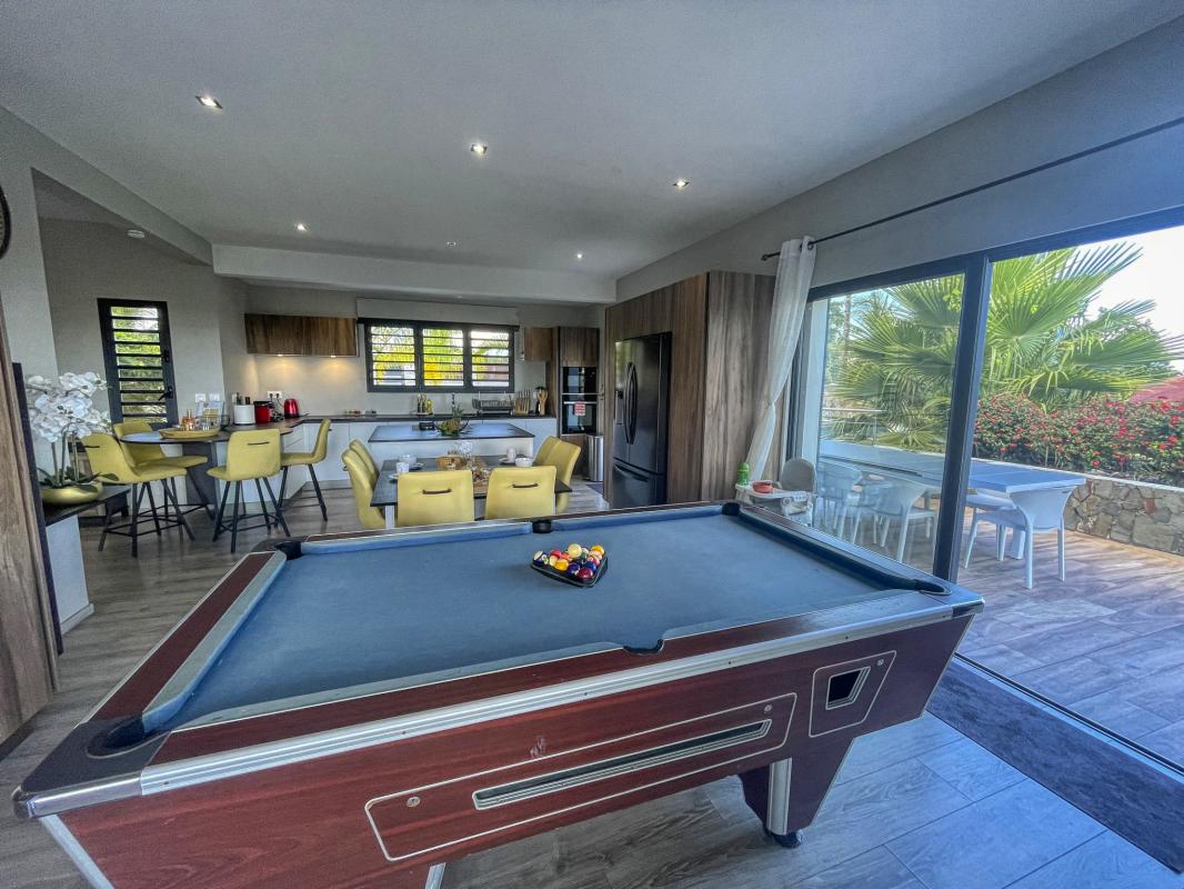 Location villa piscine vue mer Goyave Guadeloupe_billard