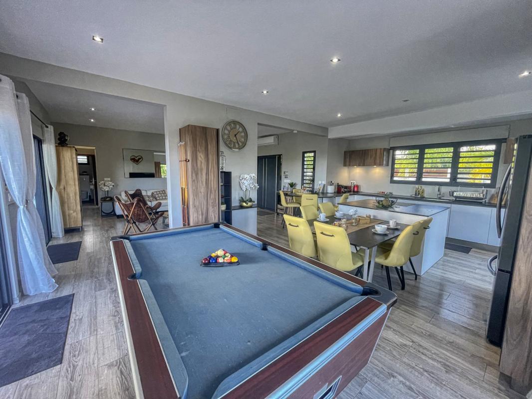 Location villa piscine vue mer Goyave Guadeloupe_billard