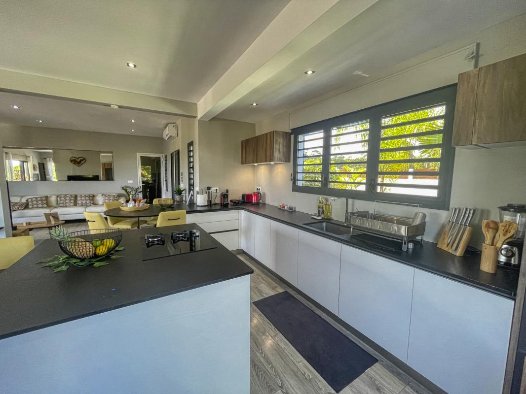 Location villa piscine vue mer Goyave Guadeloupe_cuisine
