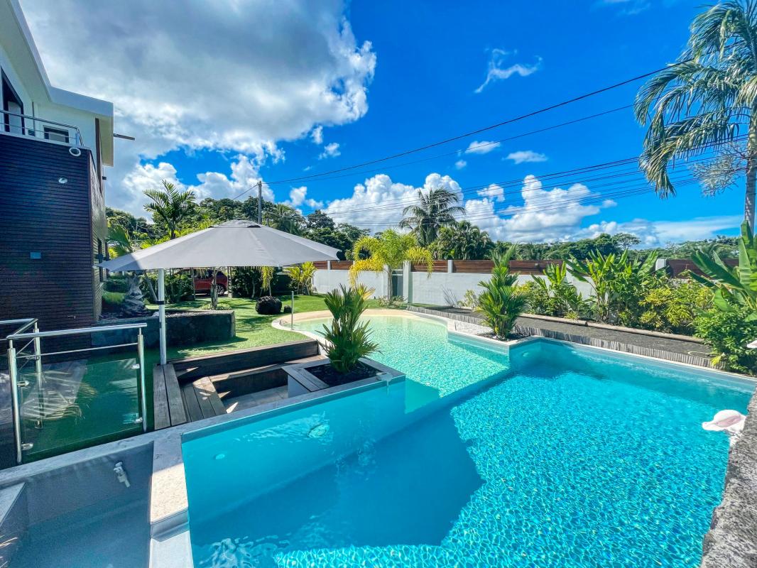 Location-villa-piscine-vue-mer-Goyave-Guadeloupe_piscine