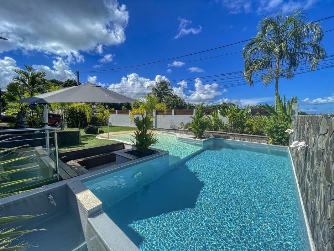 Location-villa-piscine-vue-mer-Goyave-Guadeloupe_piscine