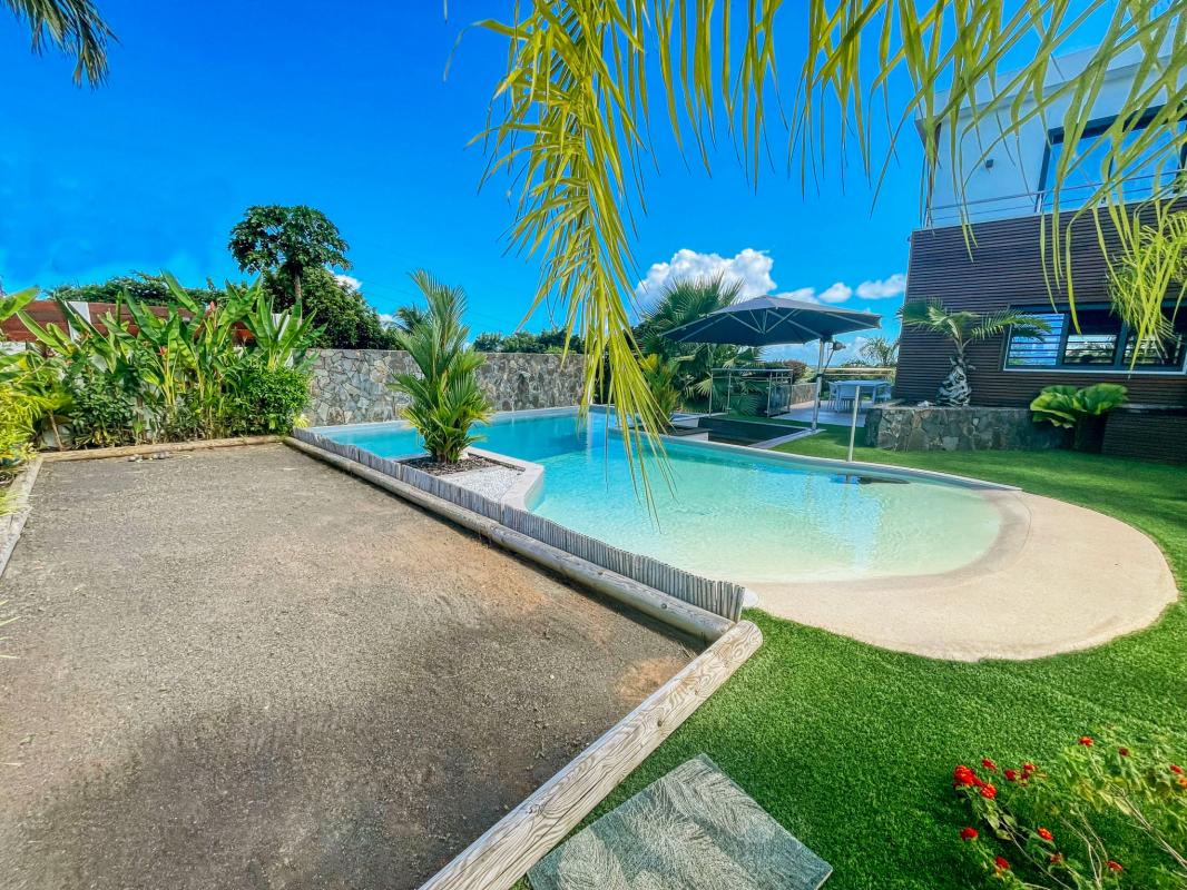 Location-villa-piscine-vue-mer-Goyave-Guadeloupe_terrain-de-petanque