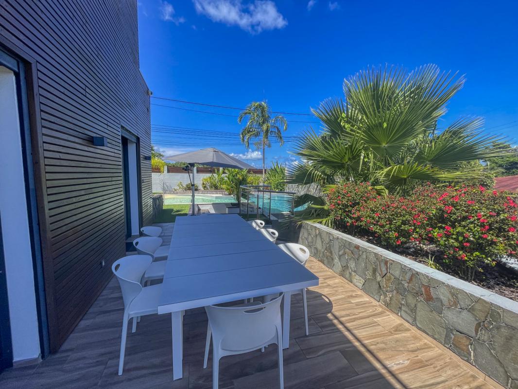 Location villa piscine vue mer Goyave Guadeloupe_terrasse