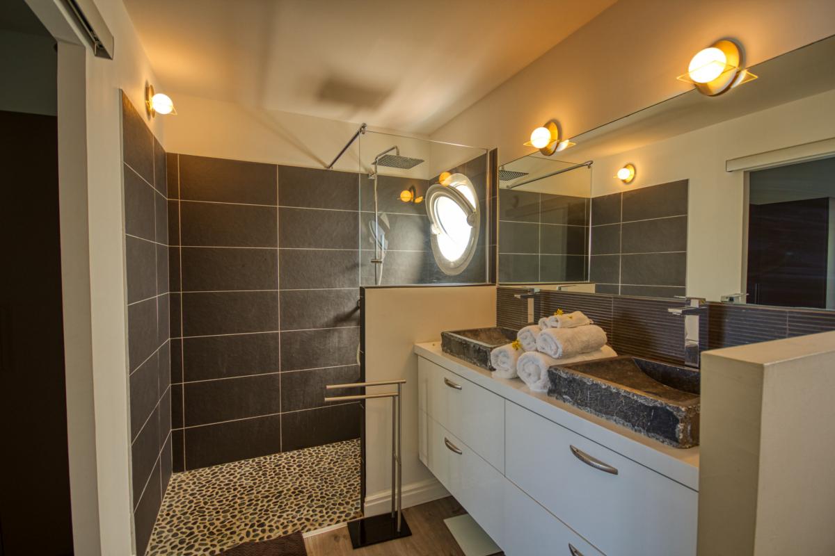 Rental luxury villa sea view Guadeloupe - the bedroom first floor