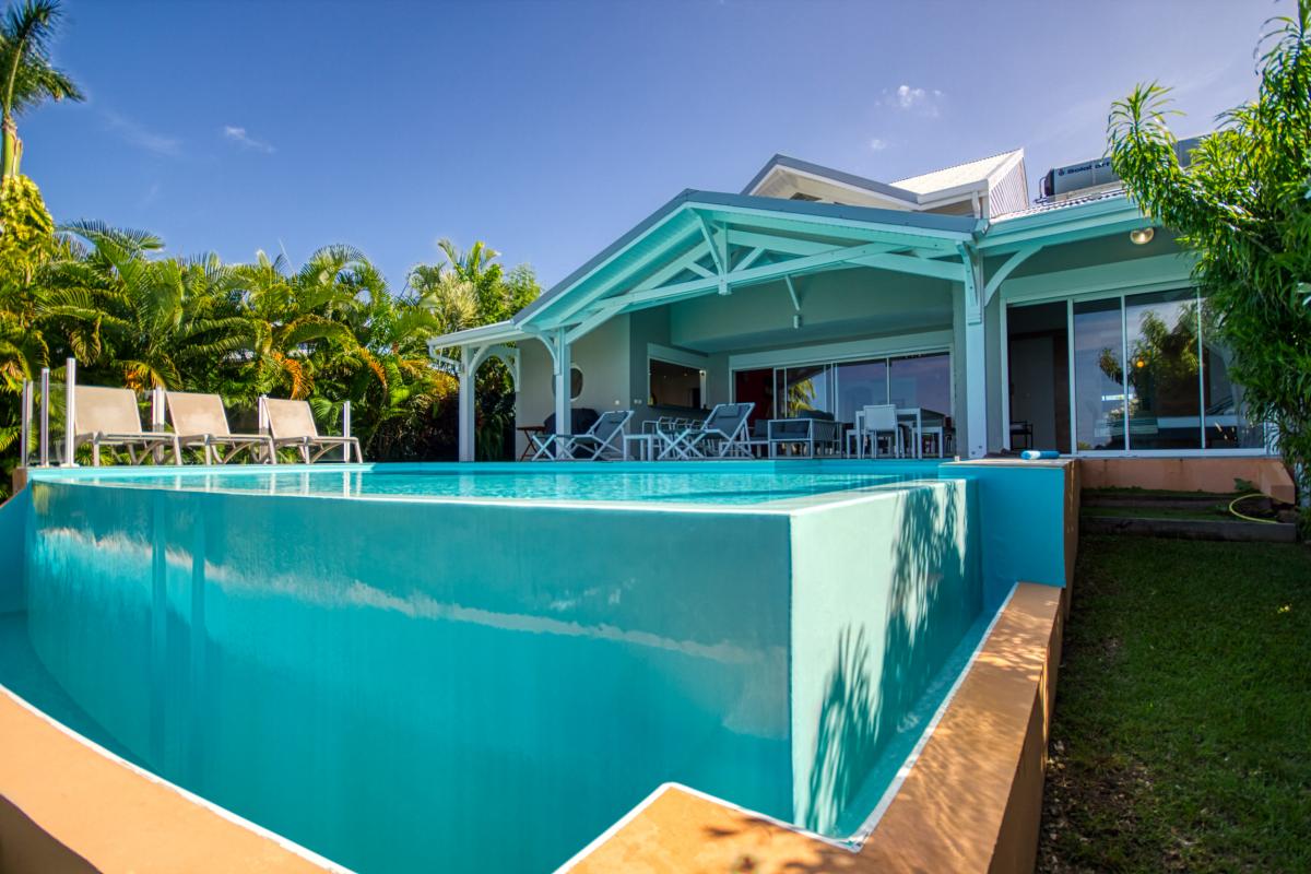 Location villa 4 chambres piscine vue mer Guadeloupe Le Moule