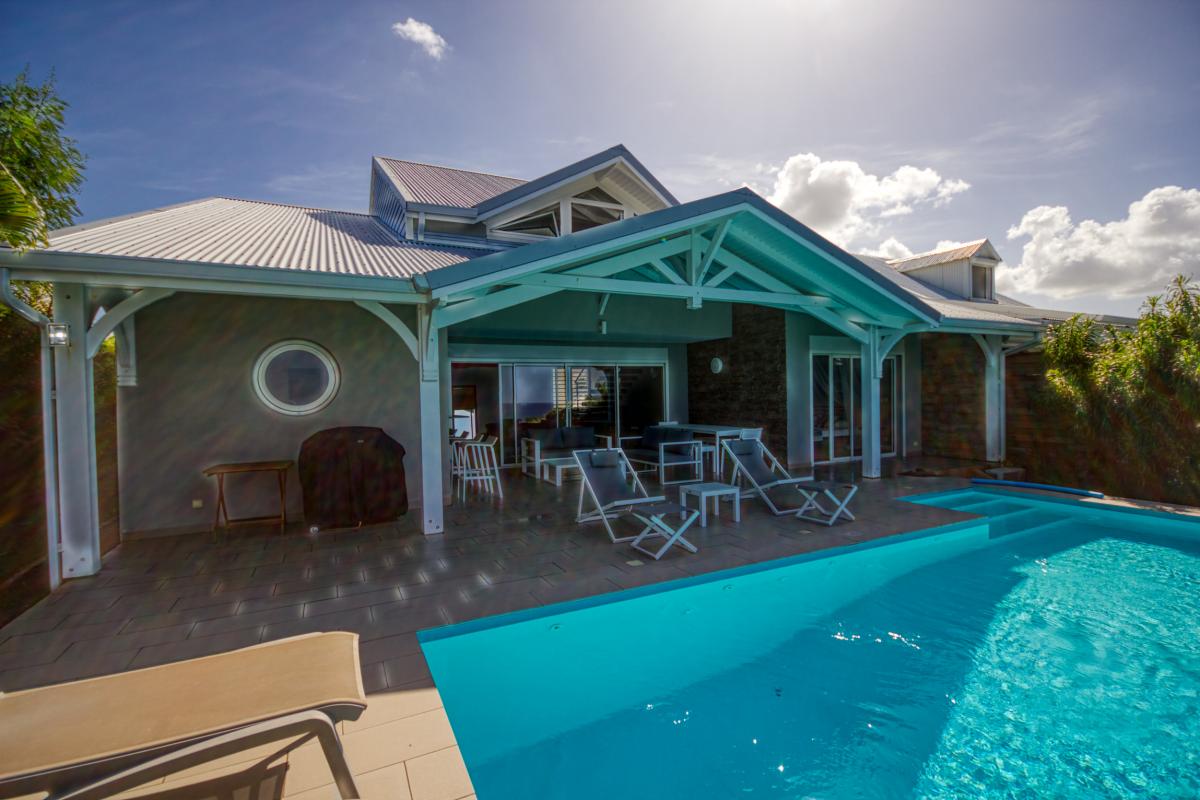 Location villa 4 chambres piscine vue mer Guadeloupe Le Moule