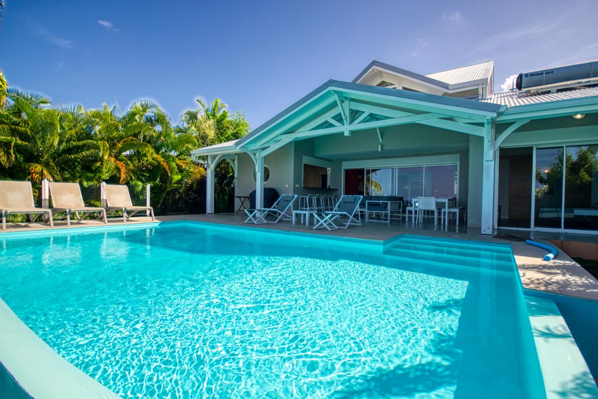 Location villa 4 chambres piscine vue mer Guadeloupe Le Moule