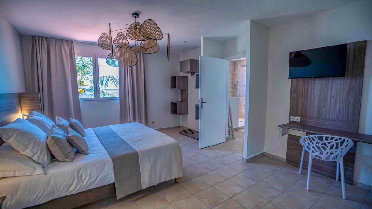 Location villa 4 chambres 8 personnes avec piscine vue mer et pieds dans l'eau - villa poema