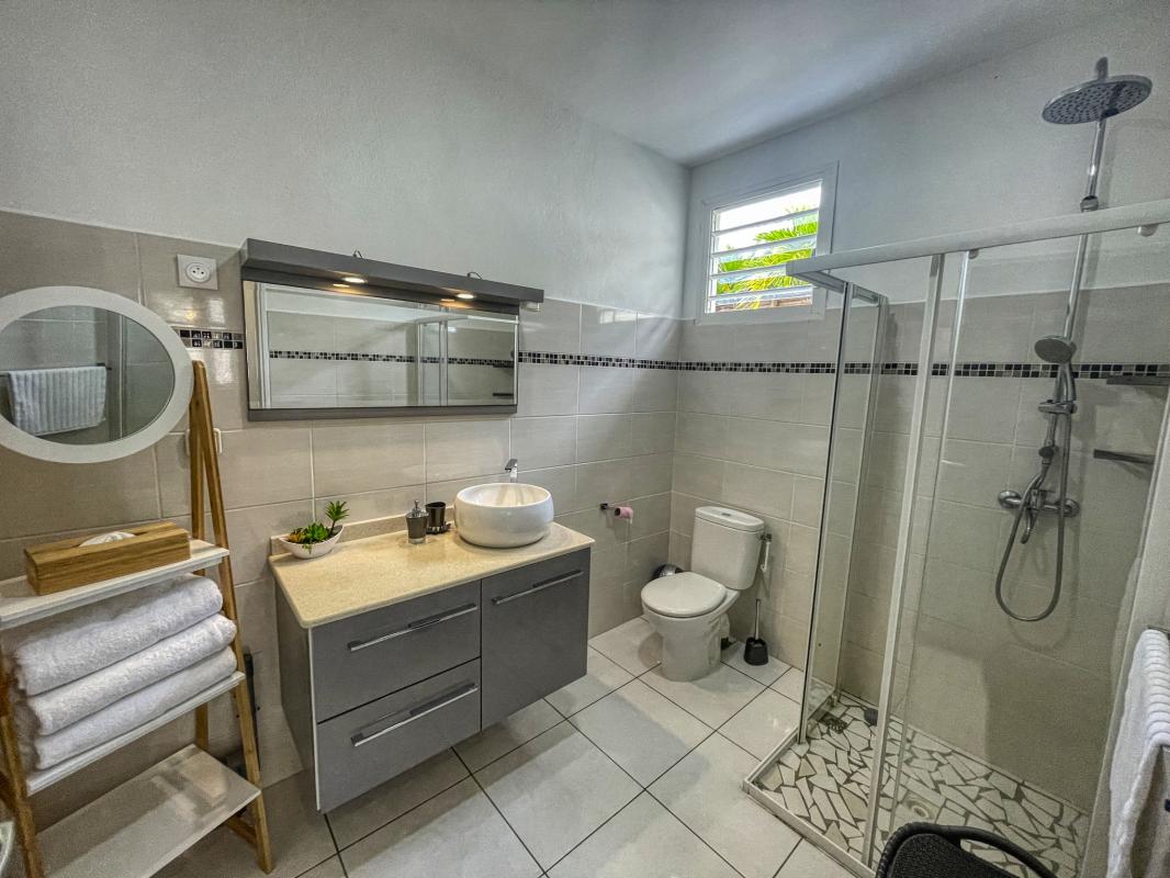 Villa Le Moule Guadeloupe__salle de douche