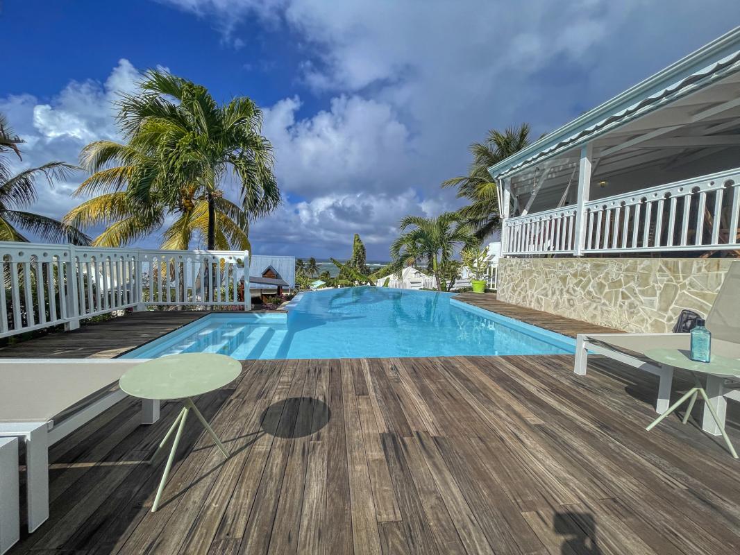 A louer villa vue mer le moule Guadeloupe-Piscine vue mer