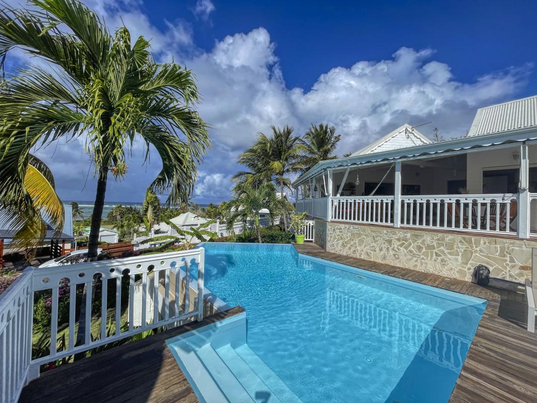 A louer villa vue mer le moule Guadeloupe-Piscine vue mer