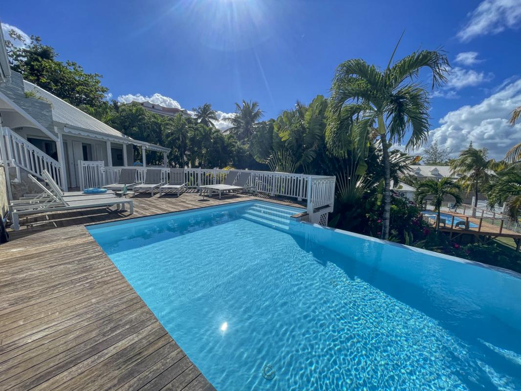 A louer villa vue mer le moule Guadeloupe-Piscine vue mer