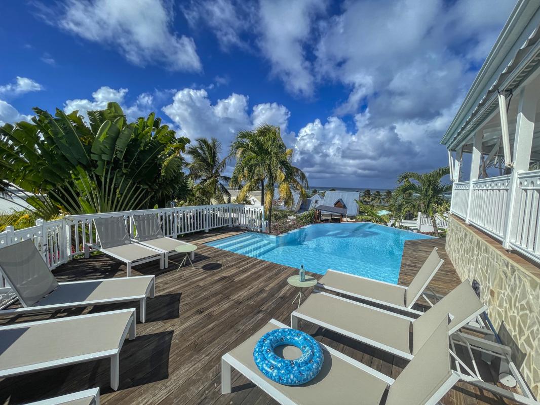A louer villa vue mer le moule Guadeloupe-Piscine vue mer