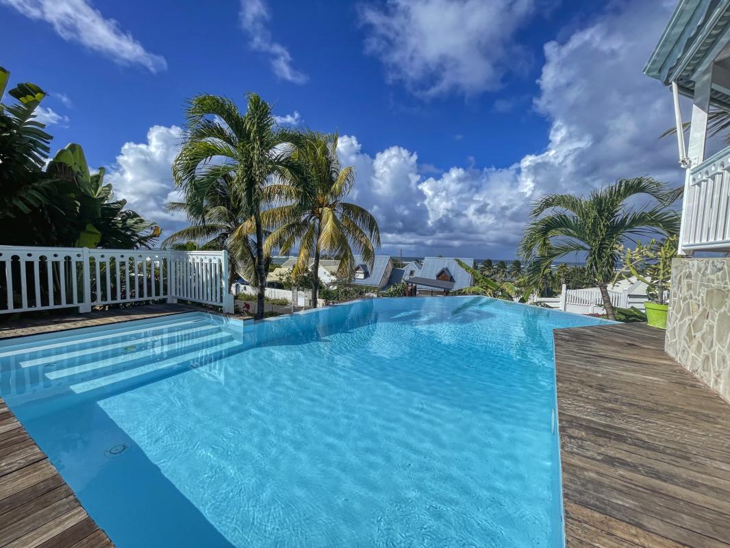 A louer villa vue mer le moule Guadeloupe-Piscine vue mer