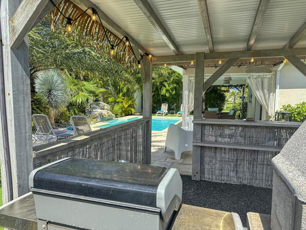Location villa piscine Le Moule Guadeloupe_cuisine exterieure