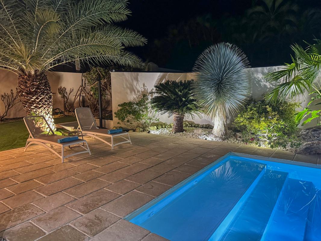 Location villa piscine Le Moule Guadeloupe_piscine soir