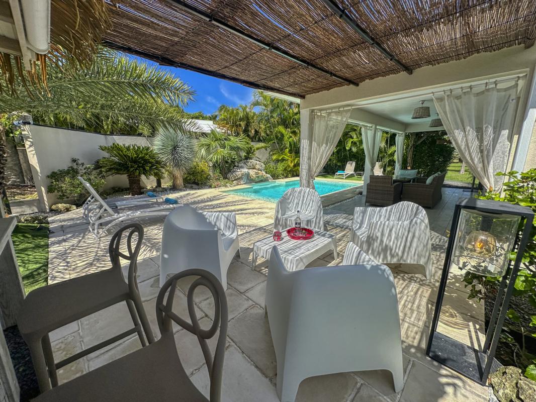 Location villa piscine Le Moule Guadeloupe_salon exterieur