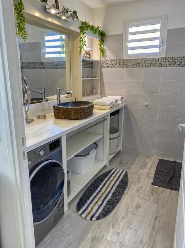 Location villa piscine Le Moule Guadeloupe_sdb
