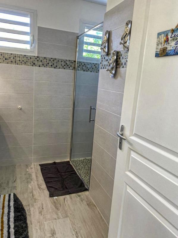 Location villa piscine Le Moule Guadeloupe_sdb