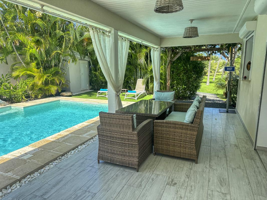 Location villa piscine Le Moule Guadeloupe_terrasse
