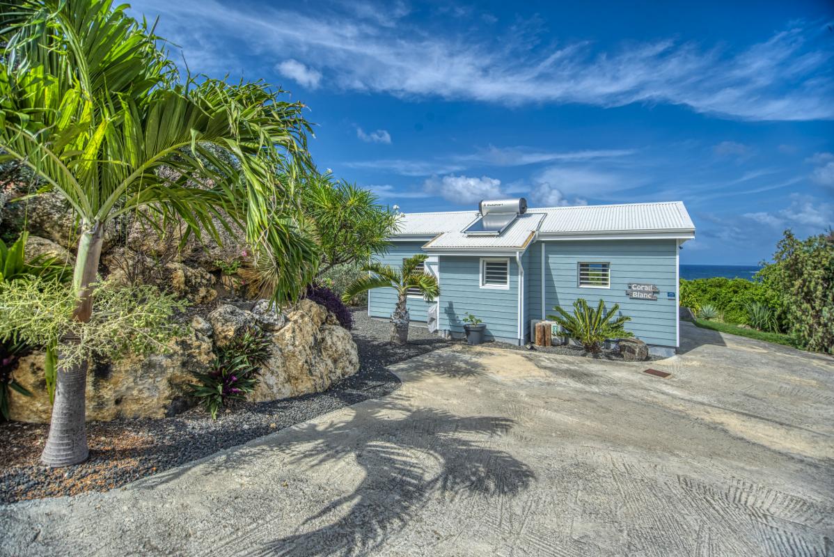 Location villa piscine accès et vue mer Le Moule Guadeloupe_entree