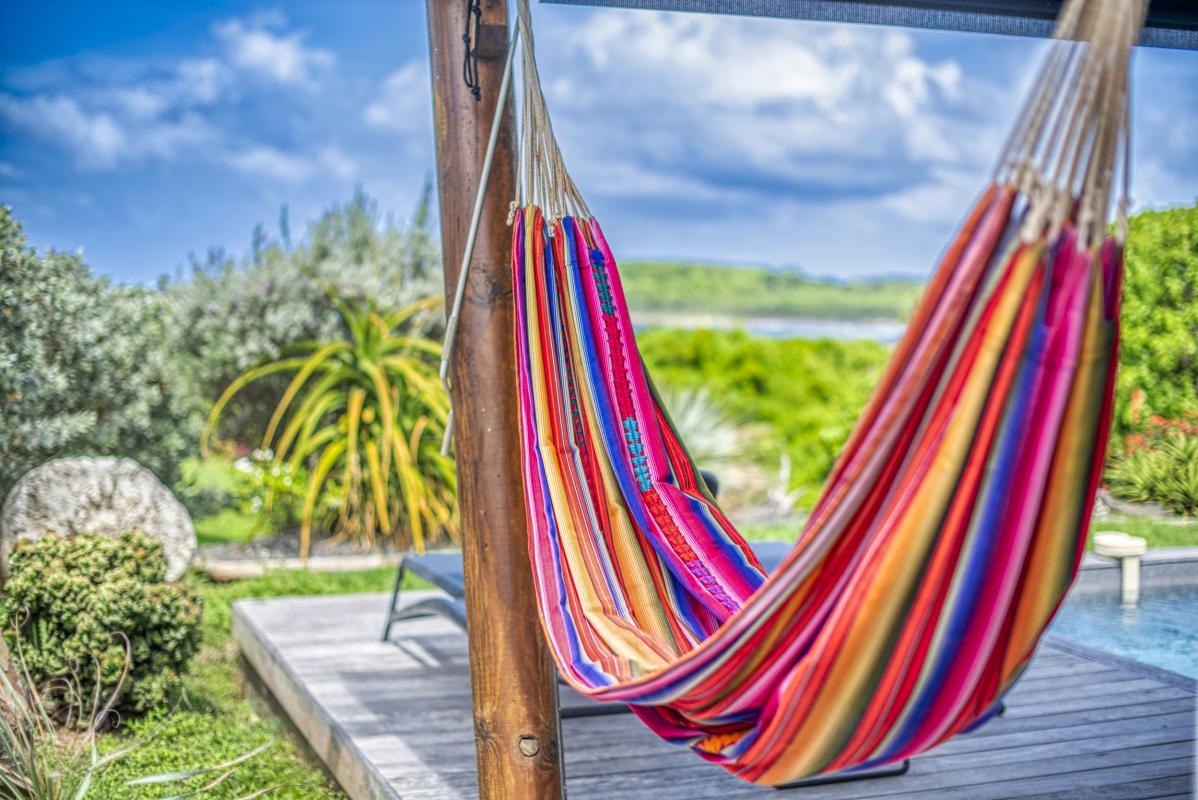 Location villa piscine accès et vue mer Le Moule Guadeloupe_hamac