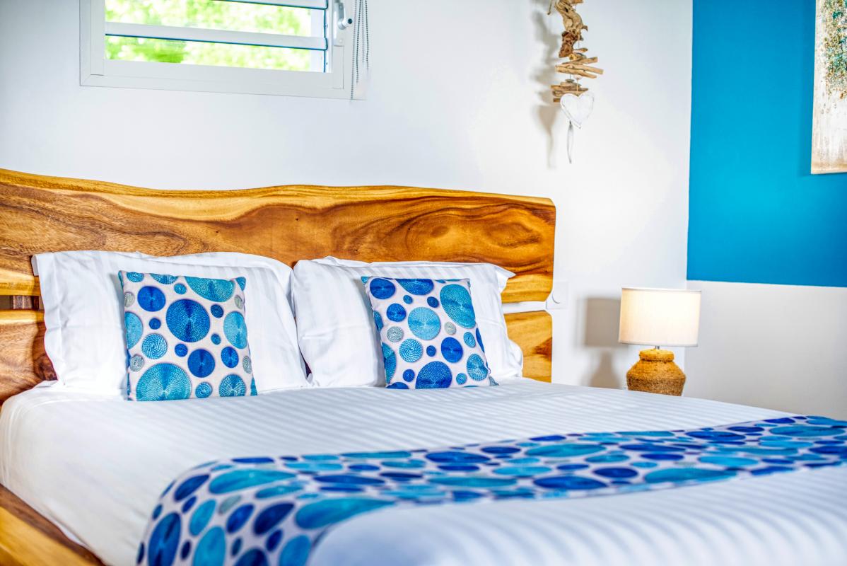 Location villa piscine accès et vue mer Le Moule Guadeloupe_chambre
