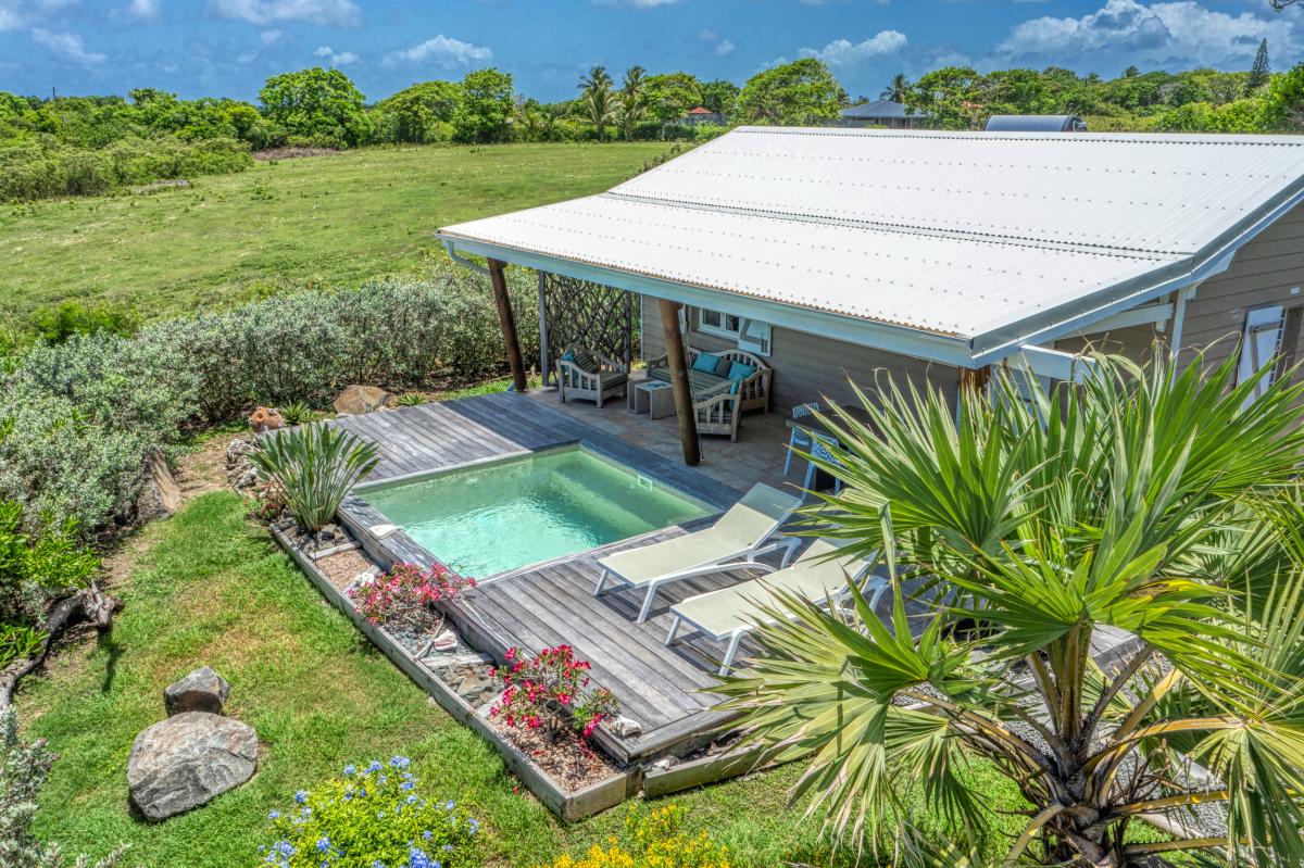 Location villa piscine accès et vue mer Le Moule Guadeloupe_vue ensemble