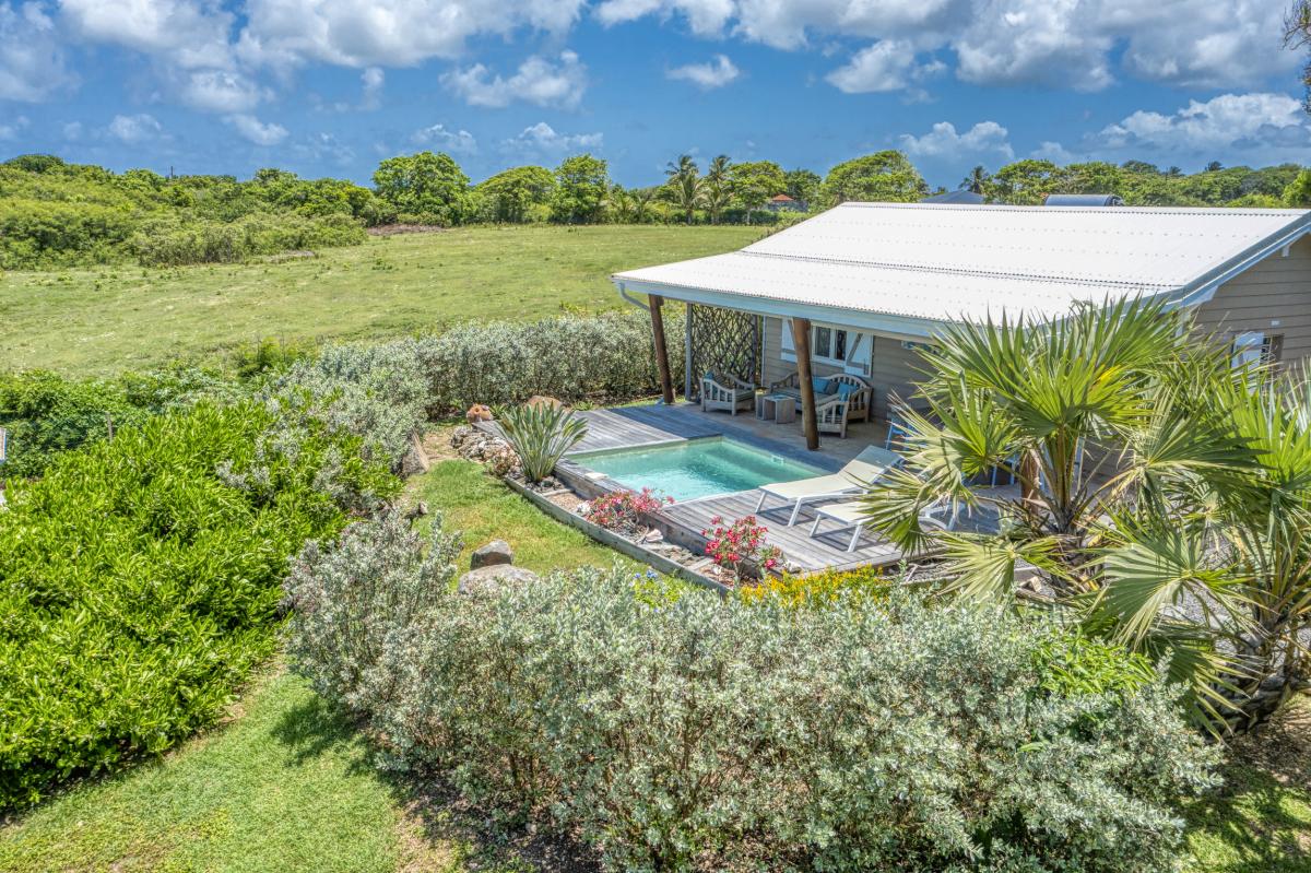 Location villa piscine accès et vue mer Le Moule Guadeloupe_vue ensemble