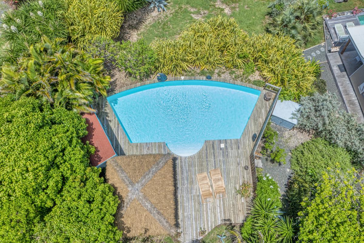 Location villa piscine accès et vue mer Le Moule Guadeloupe_piscine